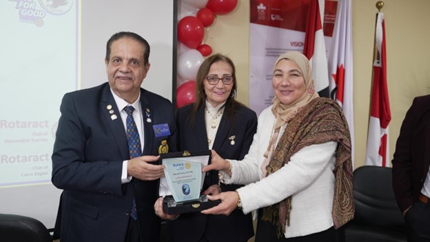 تم منح الدكتورة نرمين الأزرق عميد برنامج اعلام CIC عضوية شرفية في نادي الروتاري